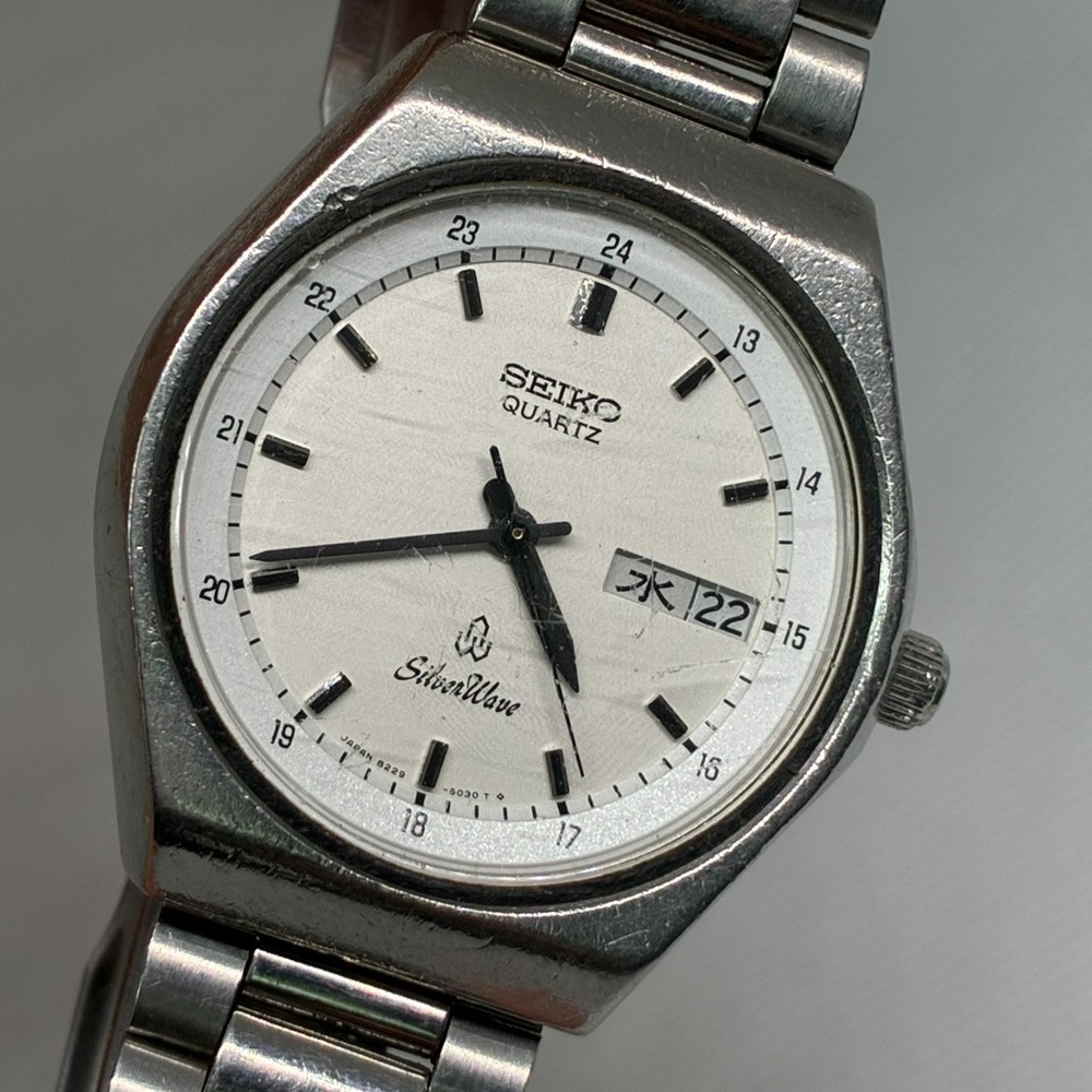 Vintage Seiko SilverWave 8229-6040 Men's Watch White Dial 35mm
